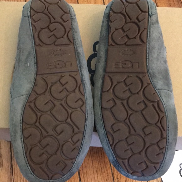 UGG - Picture 3 of 3